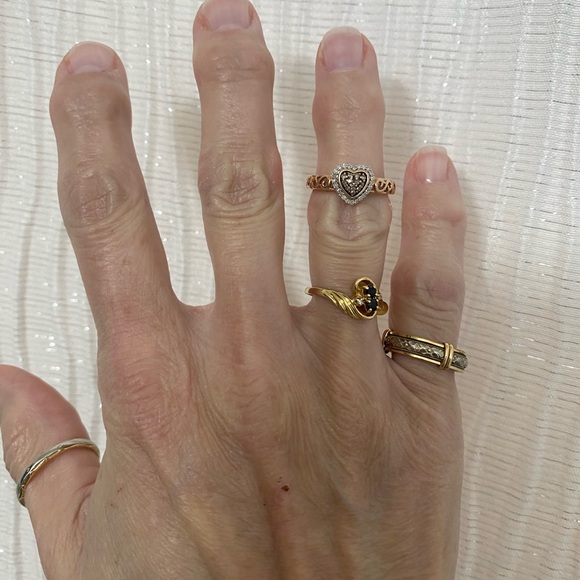 DO NOT BUY. Trade for @nellbelly only. 10k Rose Gold and Diamond Heart Ring - Picture 6 of 7